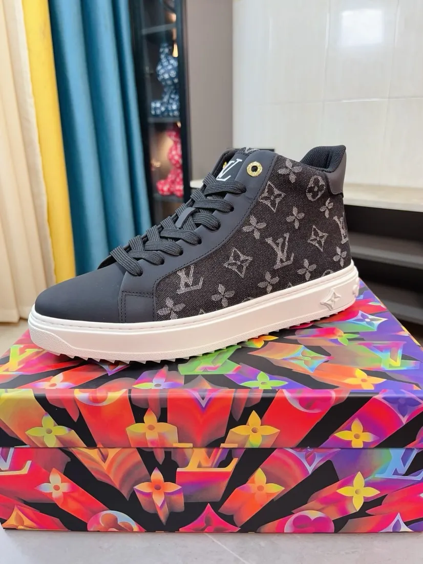 Men's shoes 💰560🌹🌹【LV】New men's high-top shoes, ‌global limited edition💯 shoes‌ are made of ‌original silk leather➕cowhide lining🐂top-grade workmanship! ‌Inner padding for feet: pure imported sheepskin lining, strappy sneakers, comfortable and breathable✅ luxurious and noble!! Men's shoe size: 38-44 💮